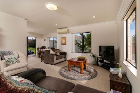 Photo of property in 15 Westglen Place, Ranui, Auckland, 0612