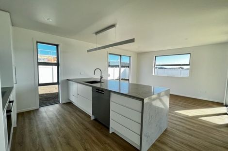 Photo of property in 4 Taurangawaka Road, One Tree Point, 0118