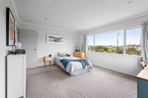 Photo of property in 31 Harrowglen Drive, Northcross, Auckland, 0632