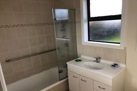 Photo of property in 37 Edgewater Drive, Pakuranga, Auckland, 2010