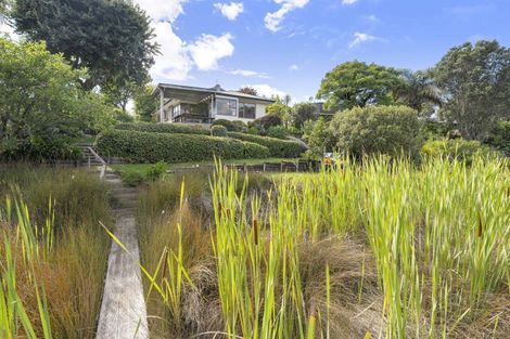 Photo of property in 106 Whitby Place, Whangamata, 3620