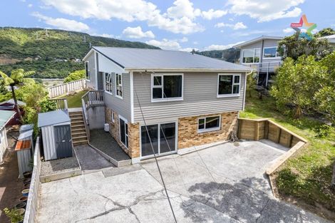Photo of property in 11 Manor Drive, Stokes Valley, Lower Hutt, 5019