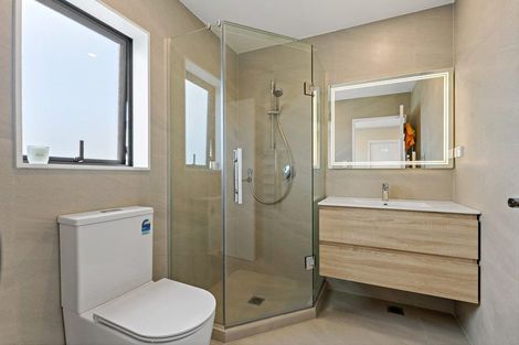 Photo of property in 50d Sandgate Avenue, Botany Downs, Auckland, 2010