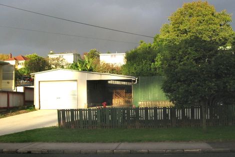 Photo of property in 90 Vodanovich Road, Te Atatu South, Auckland, 0610