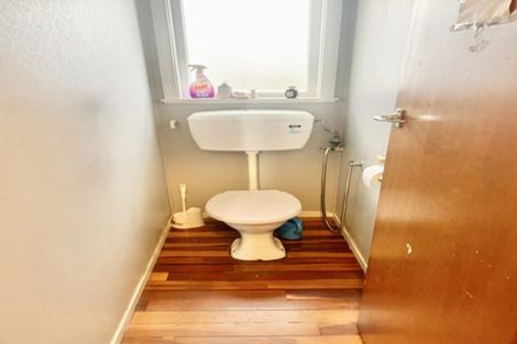 Photo of property in 21 Riverpark Crescent, Henderson, Auckland, 0610