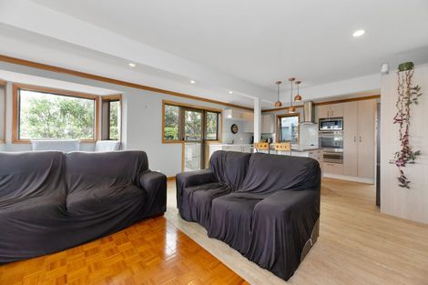 Photo of property in 80 Highland Park Drive, Highland Park, Auckland, 2010