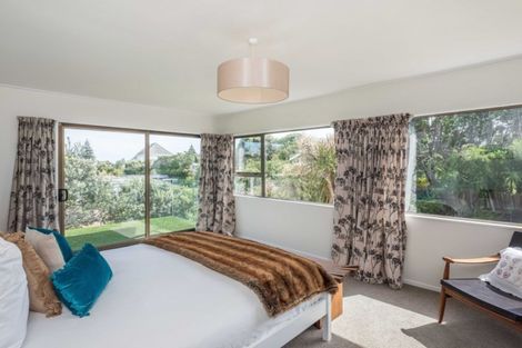 Photo of property in 9 Hona Street, Waikanae Beach, Waikanae, 5036