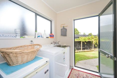 Photo of property in 27 Strachan Way, Highbury, Palmerston North, 4412