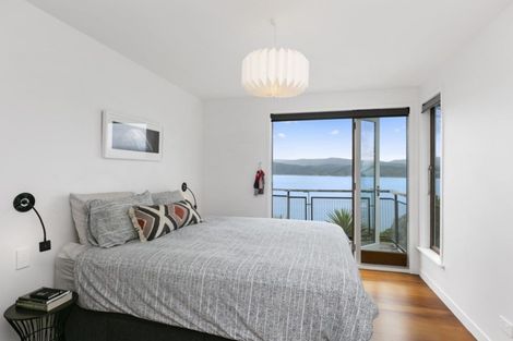 Photo of property in 11 Fortification Road, Karaka Bays, Wellington, 6022
