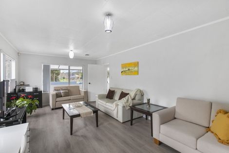 Photo of property in 2/119 Beach Haven Road, Beach Haven, Auckland, 0626