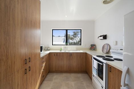 Photo of property in 2/369 Main Road, Tawa, Wellington, 5028