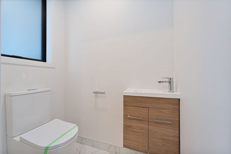 Photo of property in 27a Dawnhaven Drive, Te Atatu Peninsula, Auckland, 0610