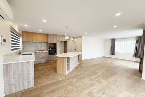 Photo of property in 7b Marco Place, Highland Park, Auckland, 2010