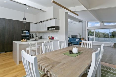 Photo of property in 927 East Coast Road, Northcross, Auckland, 0632