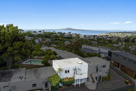 Photo of property in 3/18 Parr Terrace, Castor Bay, Auckland, 0620