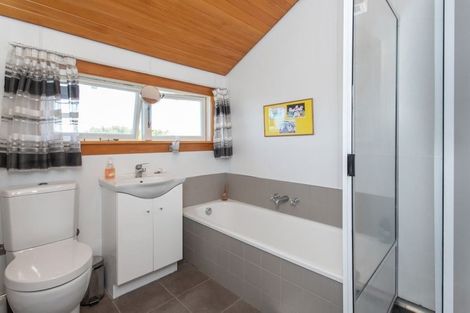 Photo of property in 82 Hackthorne Road, Cashmere, Christchurch, 8022