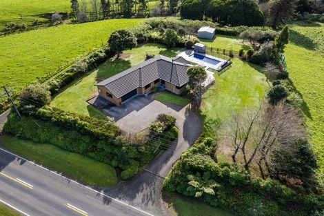 Photo of property in 395 Manutahi Road, Lepperton, New Plymouth, 4373