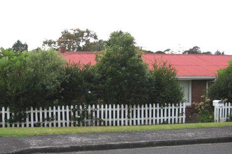 Photo of property in 1b Barron Drive, Green Bay, Auckland, 0604
