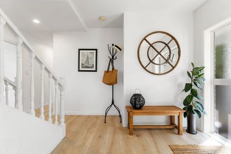 Photo of property in 6 Puriri Place, Sandspit, Warkworth, 0982