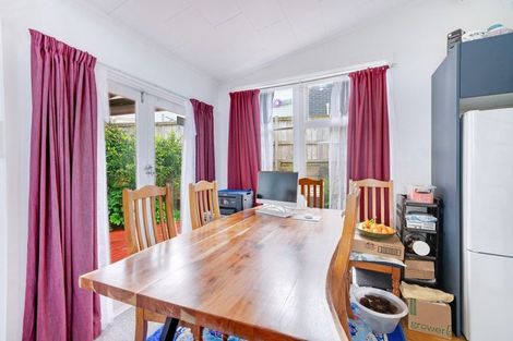 Photo of property in 10 Kapuka Road, Mangere Bridge, Auckland, 2022