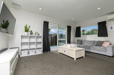 Photo of property in 1 Luanda Drive, Ranui, Auckland, 0612