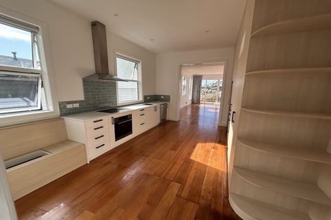 Photo of property in 10a Oriental Terrace, Mount Victoria, Wellington, 6011