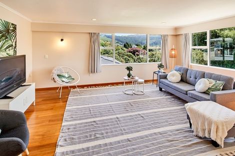 Photo of property in 16b Saint Edmund Crescent, Tawa, Wellington, 5028