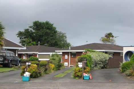 Photo of property in 2/10 Tulloch Place, Conifer Grove, Takanini, 2112