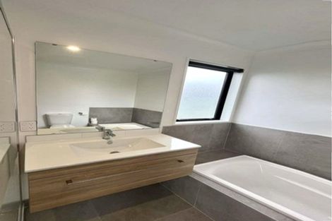 Photo of property in 6c Jern Place, Eastern Beach, Auckland, 2012