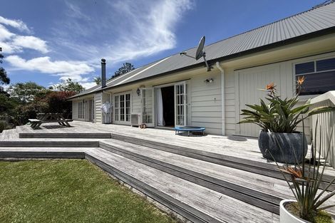 Photo of property in 57 Candia Road, Henderson Valley, Auckland, 0614