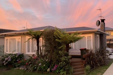 Photo of property in 5 Hallberry Road, Mangere East, Auckland, 2024