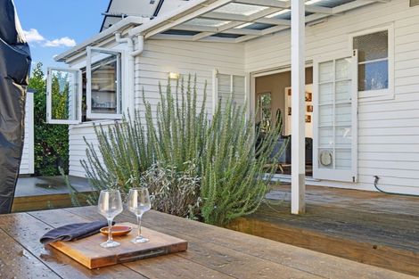 Photo of property in 11 Rutherford Road, Marewa, Napier, 4110