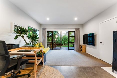 Photo of property in 2/21 Aorangi Place, Birkenhead, Auckland, 0626