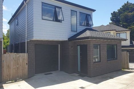 Photo of property in 18b Riverpark Crescent, Henderson, Auckland, 0610