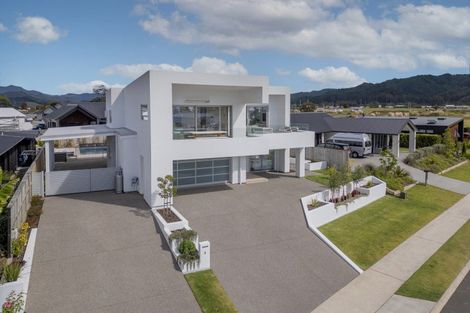 Photo of property in 8 Awatea Drive, Whitianga, 3510