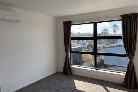 Photo of property in 2/60 Triangle Road, Massey, Auckland, 0614