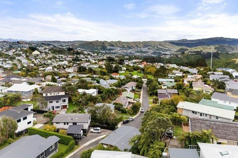 Photo of property in 1/15 Bloomsbury Grove, Newlands, Wellington, 6037