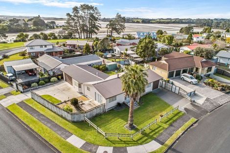 Photo of property in 14 Harbour Crest Drive, Waiuku, 2123