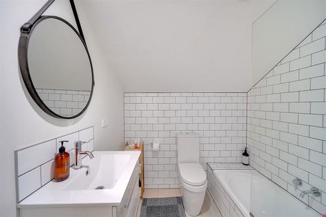 Photo of property in 100 Idris Road, Bryndwr, Christchurch, 8052