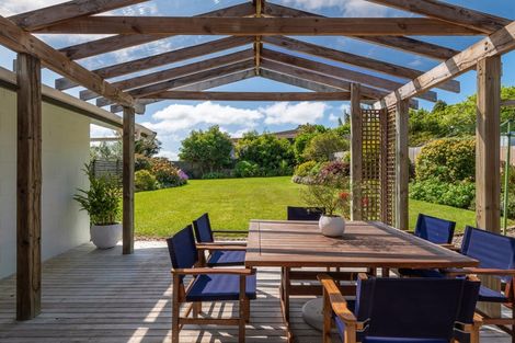 Photo of property in 27 Valley View Road, Glenfield, Auckland, 0629