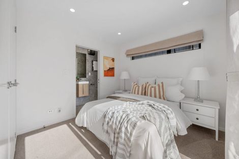 Photo of property in 1b Valron Road, Te Atatu South, Auckland, 0602