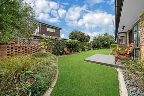 Photo of property in 11 Jessika Place, Conifer Grove, Takanini, 2112