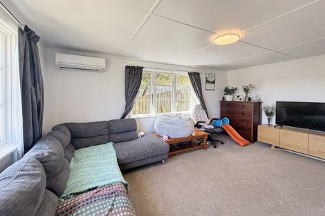 Photo of property in 13 Dorset Grove, Cannons Creek, Porirua, 5024