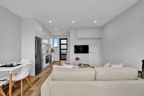 Photo of property in 5/86 Fred Taylor Drive, Westgate, Auckland, 0814