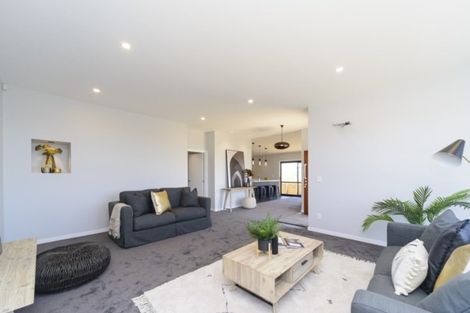 Photo of property in 3 Vaucluse Heights, Fitzherbert, Palmerston North, 4410