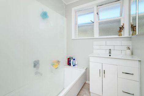 Photo of property in 18b Thames Street, Roslyn, Palmerston North, 4414