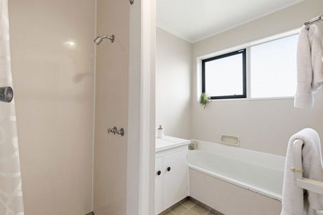 Photo of property in 10a Kingsbridge Place, Newlands, Wellington, 6037