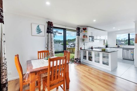 Photo of property in 20 Misty Valley Drive, Henderson, Auckland, 0612