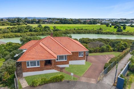 Photo of property in 14 Weona Place, Westmere, Auckland, 1022