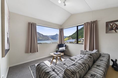 Photo of property in 9a Dart Place, Fernhill, Queenstown, 9300
